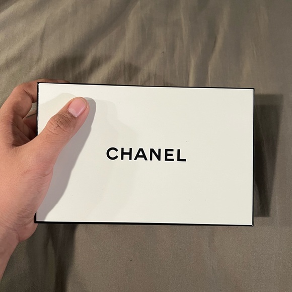 New empty Chanel box - Picture 2 of 5